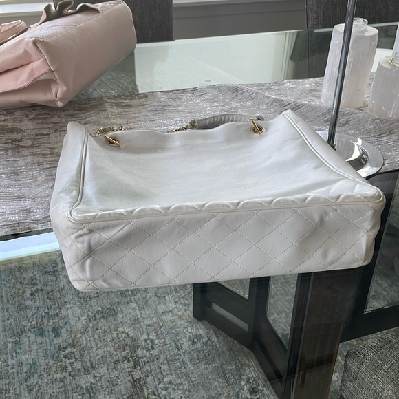 Chanel Vintage White Tote w/Gold hardware*BEAUTIFUL PIECE at bargain price! - Picture 3 of 14